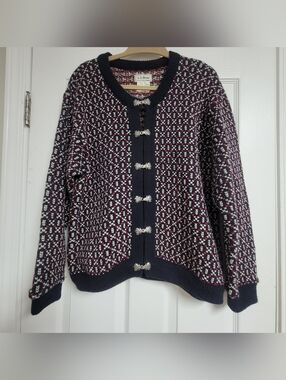 Vintage LL Bean Women's Sweater Wool Blend  Made In Norway Size Medium.